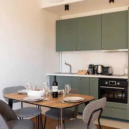 Dify Deruelle - Part Dieu Apartment *
